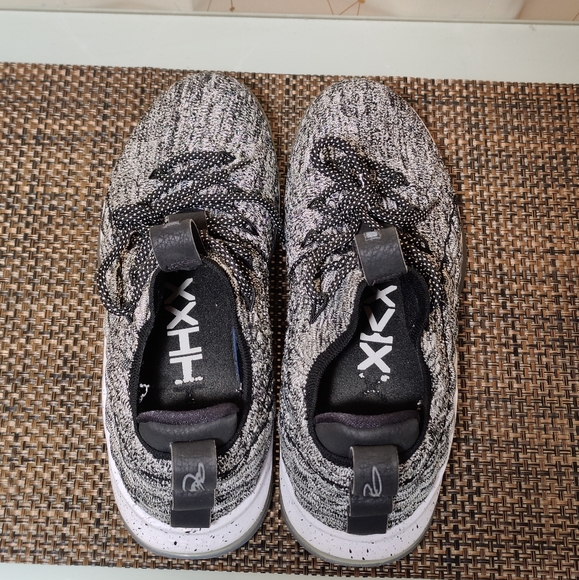 LeBron 15 Low 'Ashes' - Picture 5 of 7